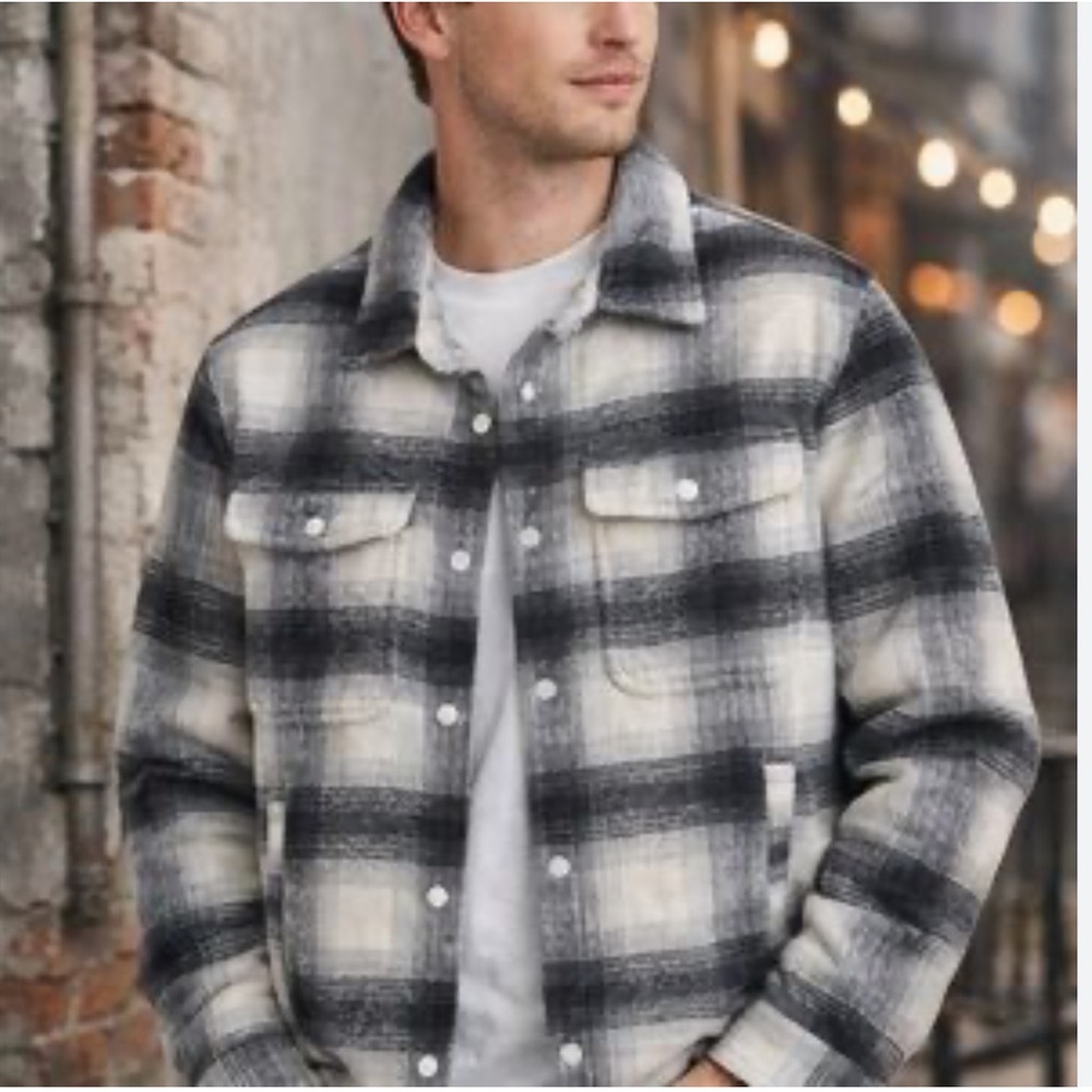 AEO Men’s Shacket Plaid Oversized Button Down Jacket Gray and White Extra Small